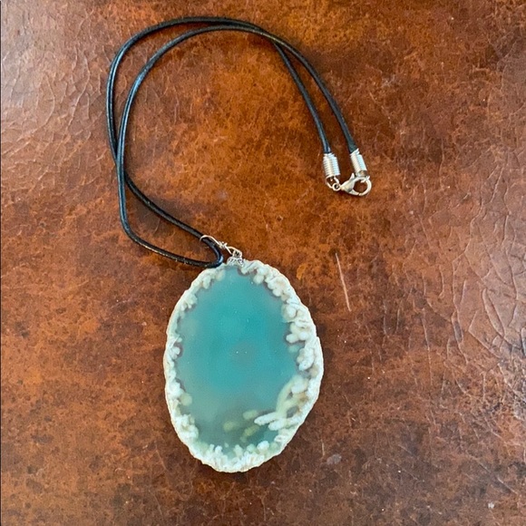 Beautiful Agate Geode Slice Crystal Necklace - Picture 2 of 3